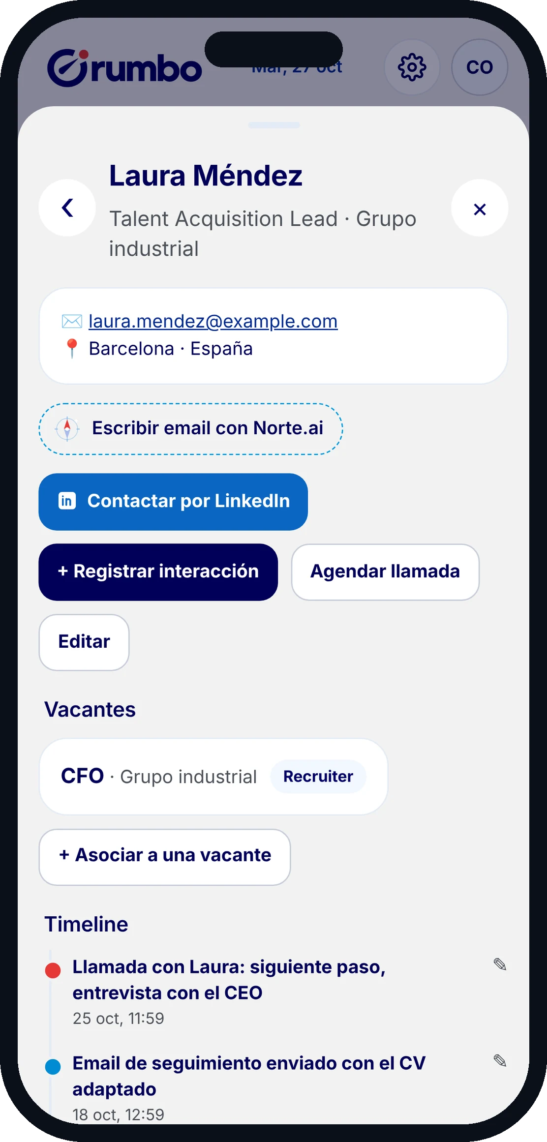 Ficha de un contacto con email de Norte.ai, LinkedIn, vacantes vinculadas y timeline